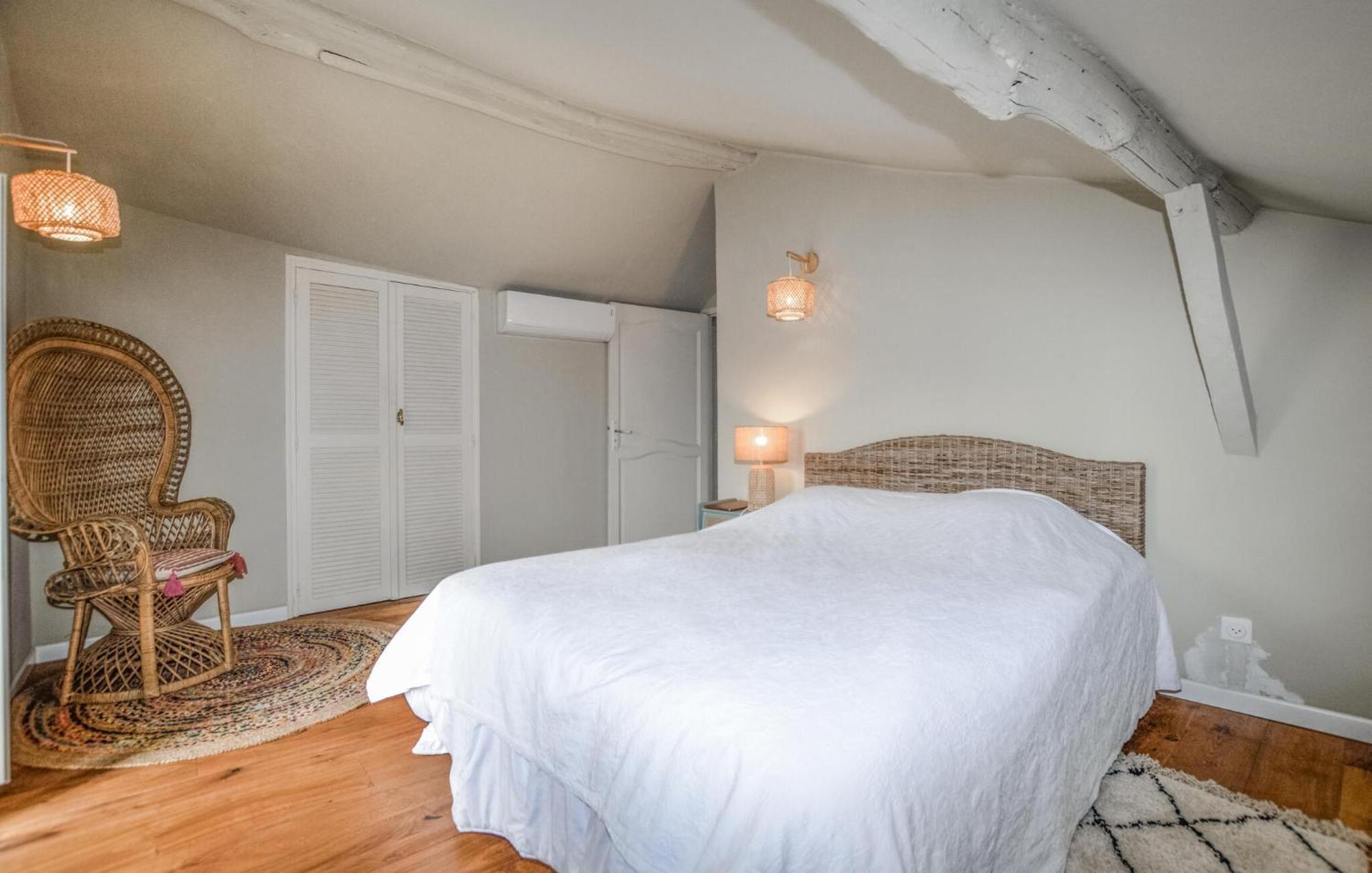 Appartement Gorgeous In With Kitchen